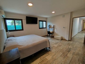Casa en  venta en La Morada , patio, pileta y quincho ,  apta hipotecario