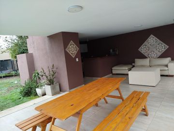 Casa en  venta en La Morada , patio, pileta y quincho ,  apta hipotecario