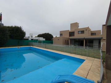 Casa en  venta en La Morada , patio, pileta y quincho ,  apta hipotecario