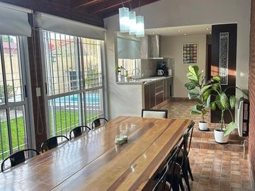 Casa 4 ambientes con pileta en venta - Ezpeleta Este