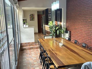 Casa 4 ambientes con pileta en venta - Ezpeleta Este