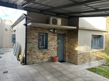 Casa 4 ambientes con pileta en venta - Ezpeleta Este