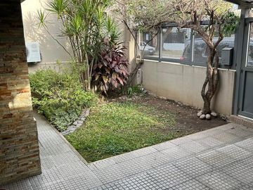 Casa 4 ambientes con pileta en venta - Ezpeleta Este