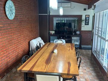 Casa 4 ambientes con pileta en venta - Ezpeleta Este