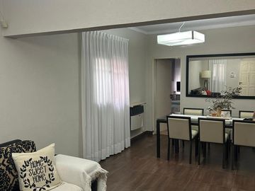 Casa 4 ambientes con pileta en venta - Ezpeleta Este