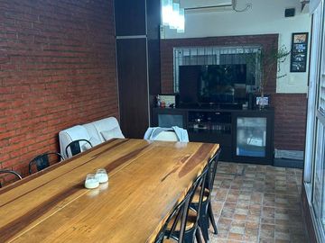 Casa 4 ambientes con pileta en venta - Ezpeleta Este