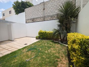 CASA EN VENTA EN FRACCTO. EL SAUCEDAL ATRAS DE PASEO DESTINO AV. DE LAS TORRES