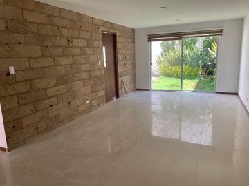 CASA EN VENTA EN FRACCTO. EL SAUCEDAL ATRAS DE PASEO DESTINO AV. DE LAS TORRES