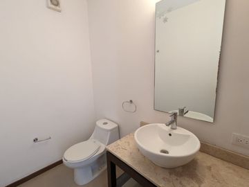 CASA EN VENTA EN FRACCTO. EL SAUCEDAL ATRAS DE PASEO DESTINO AV. DE LAS TORRES