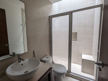 CASA EN VENTA EN FRACCTO. EL SAUCEDAL ATRAS DE PASEO DESTINO AV. DE LAS TORRES