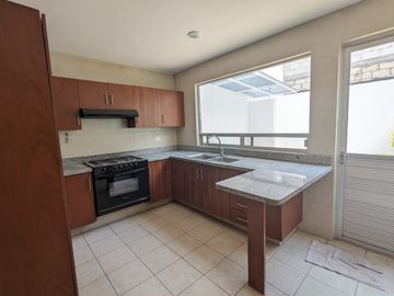 CASA EN VENTA EN FRACCTO. EL SAUCEDAL ATRAS DE PASEO DESTINO AV. DE LAS TORRES
