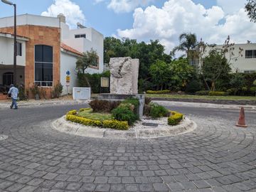 CASA EN VENTA EN FRACCTO. EL SAUCEDAL ATRAS DE PASEO DESTINO AV. DE LAS TORRES