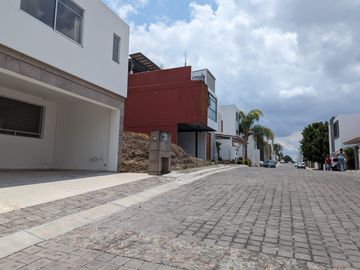 CASA EN VENTA EN FRACCTO. EL SAUCEDAL ATRAS DE PASEO DESTINO AV. DE LAS TORRES