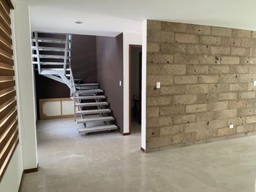 CASA EN VENTA EN FRACCTO. EL SAUCEDAL ATRAS DE PASEO DESTINO AV. DE LAS TORRES