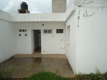 BÂ° AMEGHINO SUR, DEPARTAMENTO PLANTA BAJA, LINDA ZONA.-