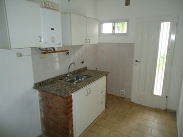 BÂ° AMEGHINO SUR, DEPARTAMENTO PLANTA BAJA, LINDA ZONA.-
