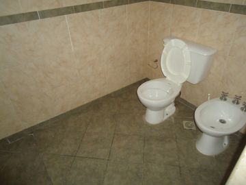 BÂ° AMEGHINO SUR, DEPARTAMENTO PLANTA BAJA, LINDA ZONA.-
