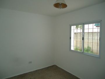 BÂ° AMEGHINO SUR, DEPARTAMENTO PLANTA BAJA, LINDA ZONA.-
