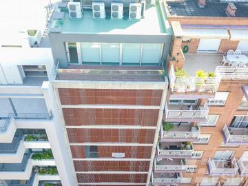 Departamento cuatro ambientes en Castelar. Edificio de categoría