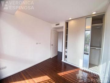 Departamento cuatro ambientes en Castelar. Edificio de categoría