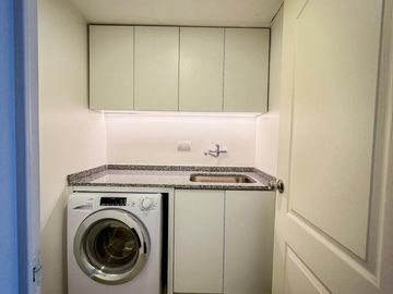Departamento cuatro ambientes en Castelar. Edificio de categoría