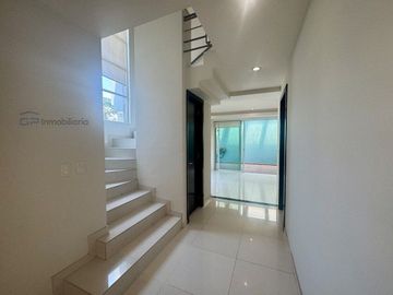 CASA EN VENTA EN NUEVA GALICIA COTO CADIZ