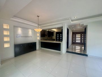 CASA EN VENTA EN NUEVA GALICIA COTO CADIZ