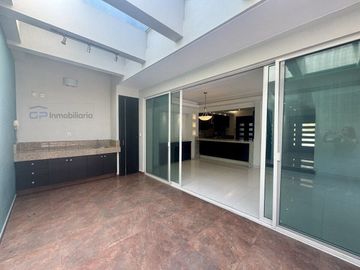 CASA EN VENTA EN NUEVA GALICIA COTO CADIZ