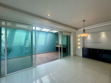 CASA EN VENTA EN NUEVA GALICIA COTO CADIZ