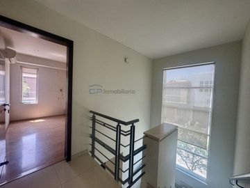 CASA EN VENTA EN NUEVA GALICIA COTO CADIZ
