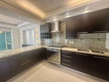 CASA EN VENTA EN NUEVA GALICIA COTO CADIZ