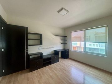 CASA EN VENTA EN NUEVA GALICIA COTO CADIZ