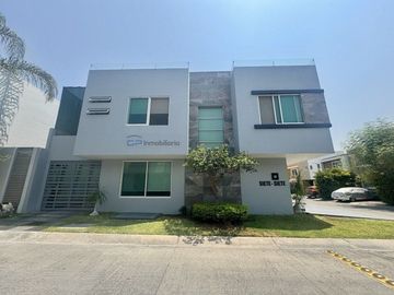 CASA EN VENTA EN NUEVA GALICIA COTO CADIZ
