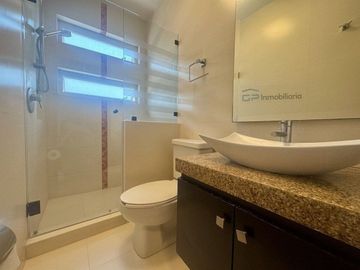 CASA EN VENTA EN NUEVA GALICIA COTO CADIZ