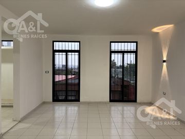Centrica Casa en Venta con Dos Recamaras en Planta Baja