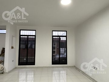 Centrica Casa en Venta con Dos Recamaras en Planta Baja