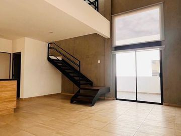 Venta Townhouse / Casa de Dos Pisos en Juriquilla. PARA INVERSIONISTAS