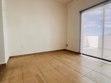 Venta Townhouse / Casa de Dos Pisos en Juriquilla. PARA INVERSIONISTAS