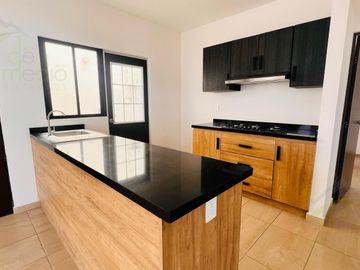 Venta Townhouse / Casa de Dos Pisos en Juriquilla. PARA INVERSIONISTAS