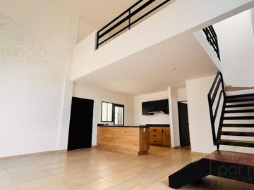 Venta Townhouse / Casa de Dos Pisos en Juriquilla. PARA INVERSIONISTAS