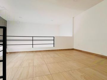 Venta Townhouse / Casa de Dos Pisos en Juriquilla. PARA INVERSIONISTAS