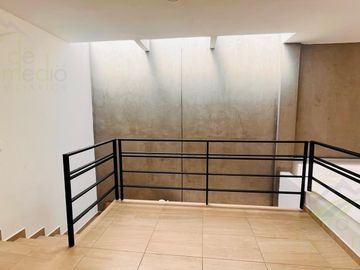 Venta Townhouse / Casa de Dos Pisos en Juriquilla. PARA INVERSIONISTAS