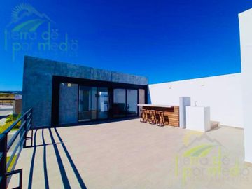 Venta Townhouse / Casa de Dos Pisos en Juriquilla. PARA INVERSIONISTAS