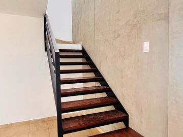 Venta Townhouse / Casa de Dos Pisos en Juriquilla. PARA INVERSIONISTAS