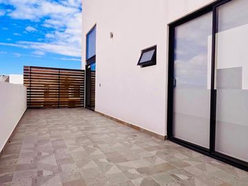 Venta Townhouse / Casa de Dos Pisos en Juriquilla. PARA INVERSIONISTAS