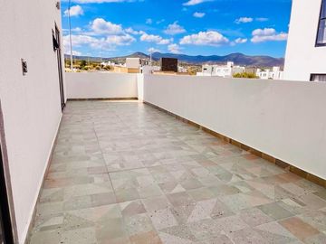 Venta Townhouse / Casa de Dos Pisos en Juriquilla. PARA INVERSIONISTAS