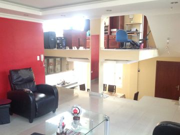 Venta amplia Casa de 5 dormitorios Urbanización UTE sector Calderón