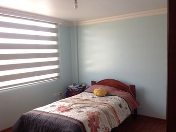 Venta amplia Casa de 5 dormitorios Urbanización UTE sector Calderón