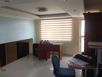Venta amplia Casa de 5 dormitorios Urbanización UTE sector Calderón