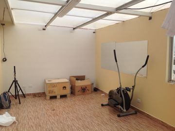Venta amplia Casa de 5 dormitorios Urbanización UTE sector Calderón